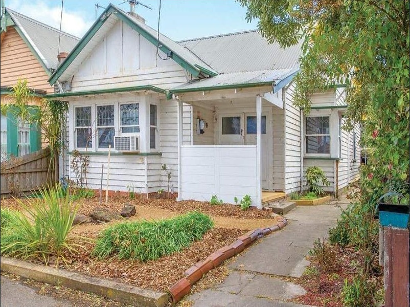 Original weatherboard cottage frontage before the renovation