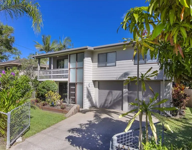 Original street frontage of a 1980s highset home before work began